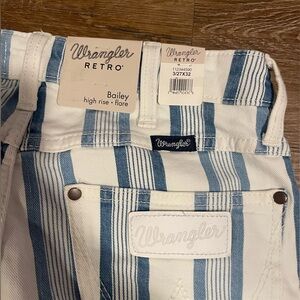 Wrangler Retro - Bailey Flare high rise jeans - size 27x32 - NEW WITH TAGS
